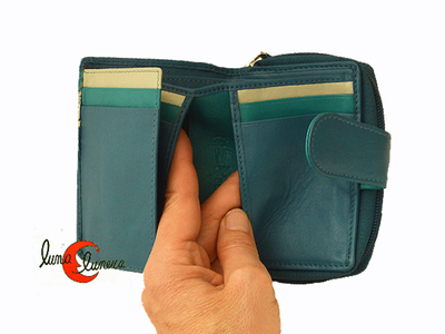 Cartera de piel pequeña con monedero muy completa