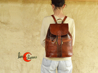 Mochila de piel grande con bolsillo antirrobo por la espalda