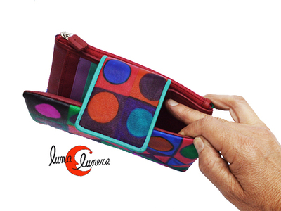 Cartera de piel con solapa ancha con un monedero exterior con cremallera