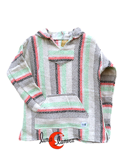 Poncho de material reciclado con bolsillo delantero