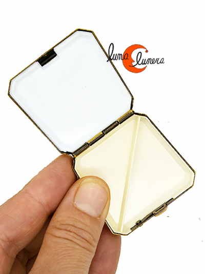 Pastilleros de metal esmaltados forrados por dentro