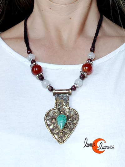 Collar antiguo con turquesa.