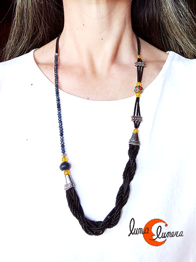 Collar de mini piedras de onix negro y zafiros facetados