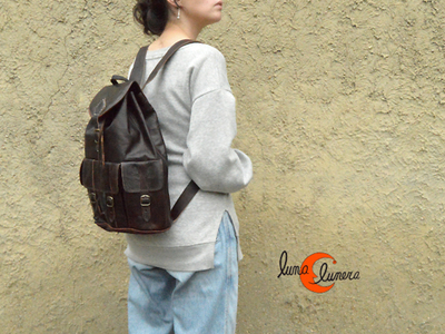 Mochila grande clásica de piel marrón oscuro