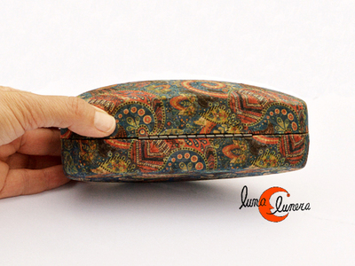 Funda para gafas rígida grande forrada en corcho.