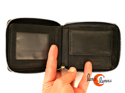 Cartera de piel con cremallera al rededor