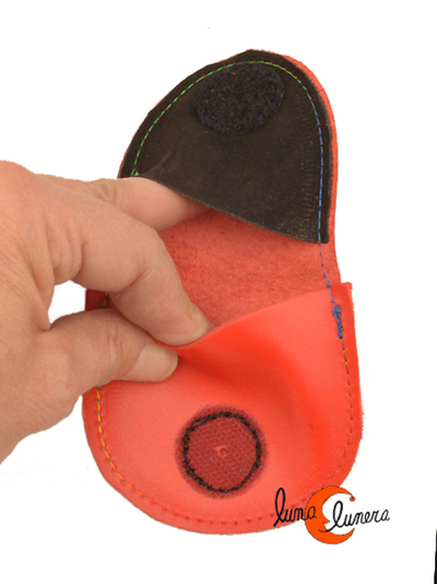 Monedero pequeño de piel con velcro