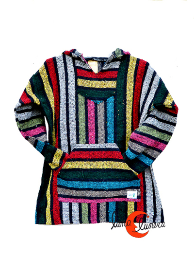 Ponchos hechos con fibras de ropa usada.