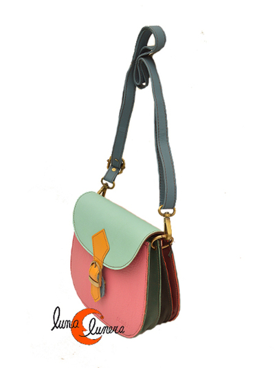 Bolso de piel de colores con tres compartimentos