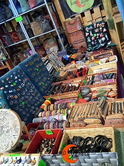 Luna Lunera Gijón, ropa, complementos, bisutería y artesanía.