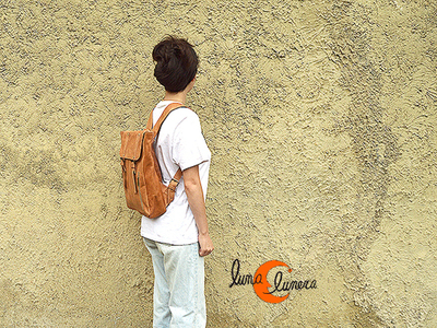 Mochila de piel cuadrada con cremallera