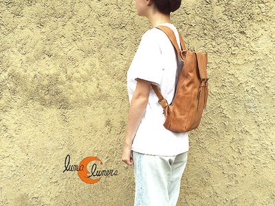 Mochila de piel cuadrada con cremallera