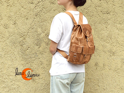 mochila piel natural mediana con bolsillos