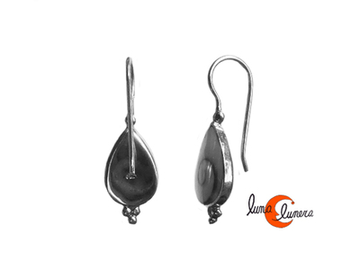 Pendientes de plata caracola ojo de shiva con ganchi rígido.