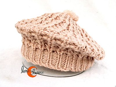 Boina de punto con pompom
