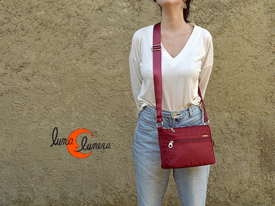 bolso impermeable de nylon con tres cremalleras