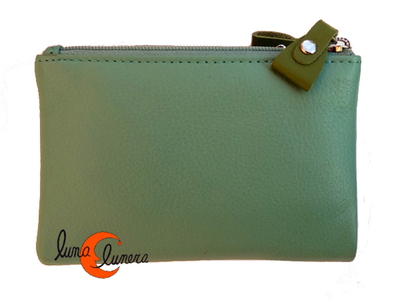 cartera de piel pequeña por detrás