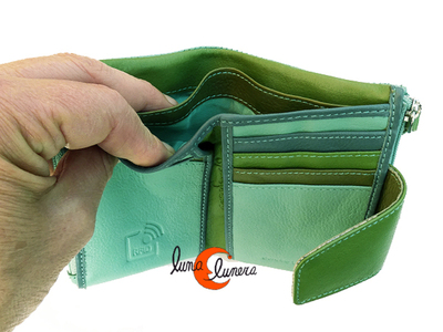 cartera de piel pequeña con billetero