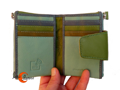 cartera de piel pequeña con tarjetero