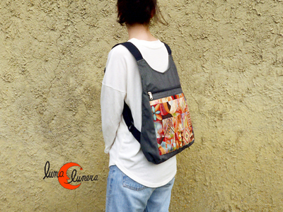 Mochila impermeable de tela con bolsillos antirrobo por la espalda