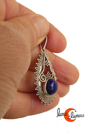 Colgante de plata estilo barroco con piedra azul lápiz lázuli.
