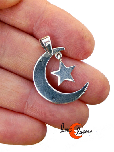 Colgante de plata con luna y estrella que se mueve