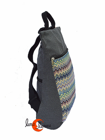 Mochila grande de tela, para carpetas, libros y libretas.Estaimágen muestra el modelo, los colores pueden no coincidir con el producto en venta.