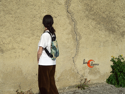 Mochila de tela pequeña antirrobo reversible  con bolsillos con cremalleras