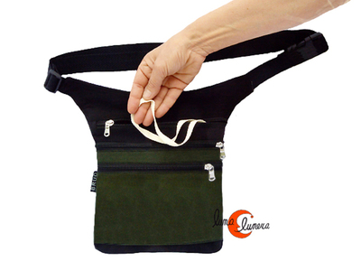 Riñonera cuatro cremalleras con cinta para cojer llaves