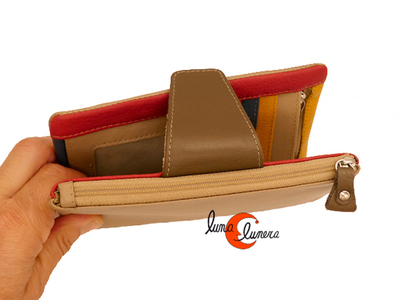 Estas imagenes son para enseñar el modelo por dentro. Los colores pueden no coincidir con la cartera en venta.