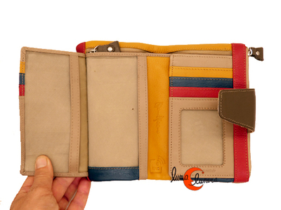 Estas imagenes son para enseñar el modelo por dentro. Los colores pueden no coincidir con la cartera en venta.