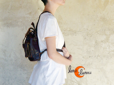 Mochiñla de piel pequeña. Esta imagen muestra elmodelo, los colores pueden no coincidir con el producto en venta.