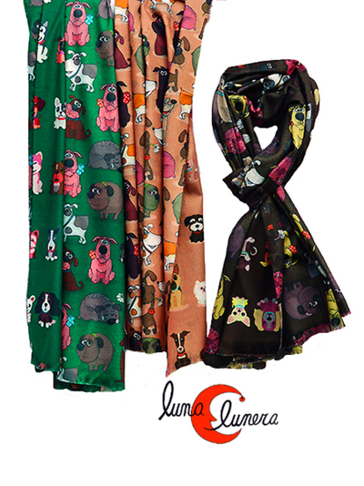 Fular con perros muy suave, tacto cachemir.