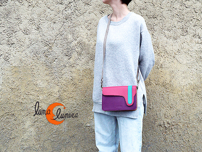 Esta imagen muestra el modelo y el tamaño, los colores pueden no corresponder con el bolso que está en venta.