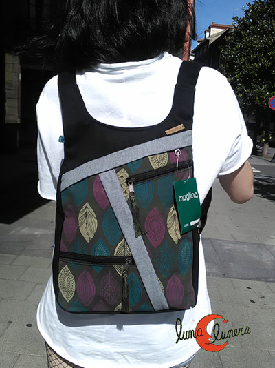 Esta imagen muestra el tamaño y el modelo. Los colores pueden no coincidir con la mochila que está en venta.