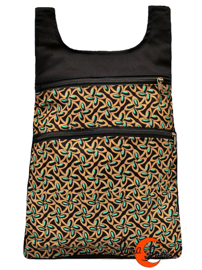 Traseras de mochilas reversibles. En estas fotos se enseña la distribuición de las cremalleras, Los colores corresponderán con el recuadro pequeño de la mochila que está en venta.