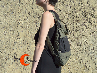 Esta imagen muestra el modelo, los colores pueden no coincidir con la mochila que está en venta.