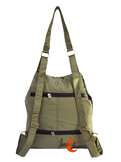 Esta imagen muestra el modelo, los colores pueden no coincidir con la mochila que está en venta.