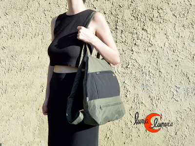 Esta imagen muestra el modelo, los colores pueden no coincidir con la mochila que está en venta.