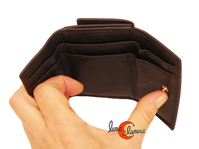 Cartera pequeña de piel con billetero y monedero independiente.