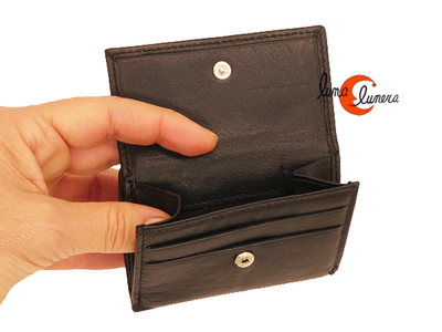 Cartera pequeña de piel con billetero y monedero independiente.