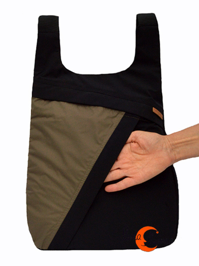 Mochila de tela impermeable. Los colores pueden no coincidir con el modelo en venta.