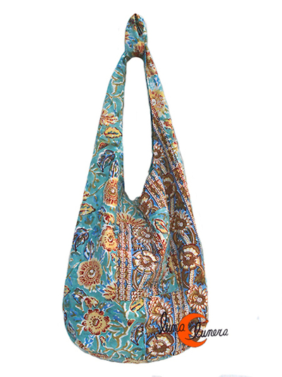 Revés bolso flores azules.