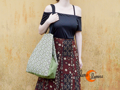 Bolso de tela grande. Se enseña el modelo yel tamaño, los colores pueden no coincidir con el bolso que está en venta