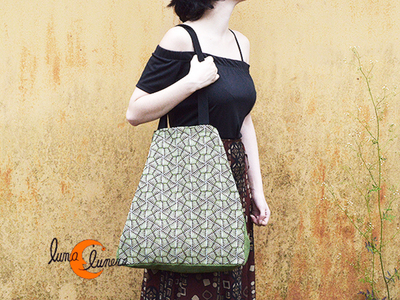 Bolso de tela grande. Se enseña el modelo yel tamaño, los colores pueden no coincidir con el bolso que está en venta