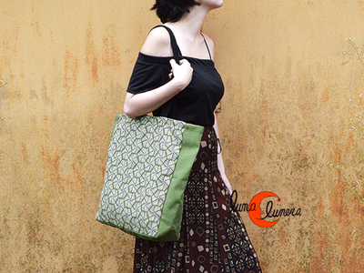 Bolso de tela grande. Se enseña el modelo yel tamaño, los colores pueden no coincidir con el bolso que está en venta