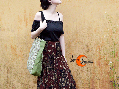 Bolso de tela grande. Se enseña el modelo yel tamaño, los colores pueden no coincidir con el bolso que está en venta