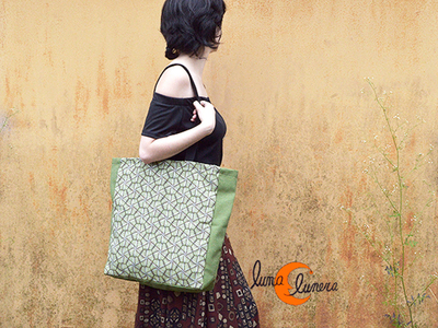 Bolso de tela grande. Se enseña el modelo yel tamaño, los colores pueden no coincidir con el bolso que está en venta