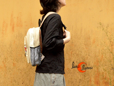 Se muestra el modelo y el tamaño, los colores pueden no coincidir con la mochila que está en venta