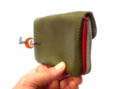 ESta foto enseña el tamaño y el modelo, los colores pueden no coincidir con el monedero que está en venta.